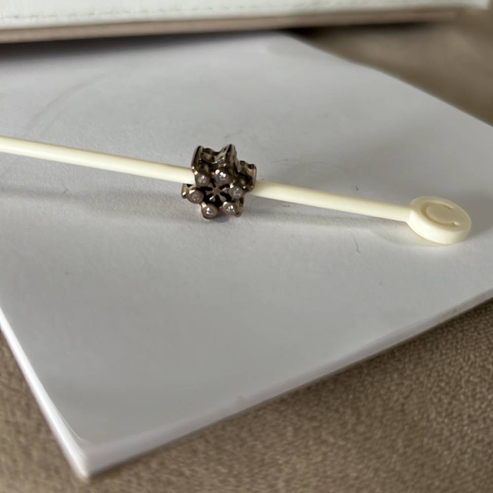 Snowflake bead - Picture 2 of 2